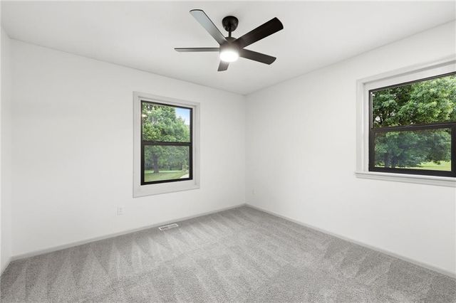1008 NE Remington Court, Lee's Summit, MO 64086