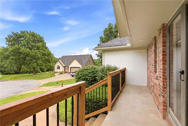1008 NE Remington Court, Lee's Summit, MO 64086