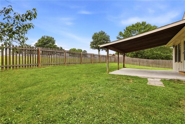1008 NE Remington Court, Lee's Summit, MO 64086