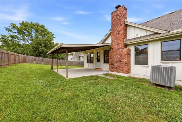 1008 NE Remington Court, Lee's Summit, MO 64086