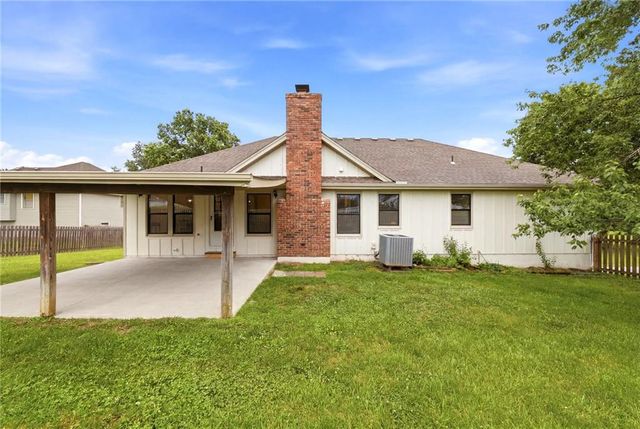 1008 NE Remington Court, Lee's Summit, MO 64086