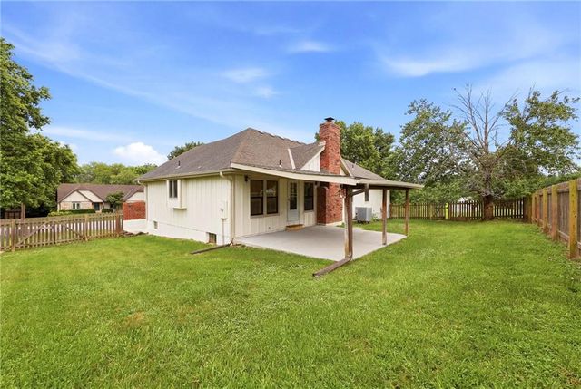1008 NE Remington Court, Lee's Summit, MO 64086