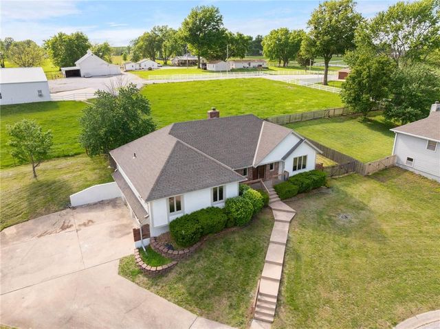1008 NE Remington Court, Lee's Summit, MO 64086