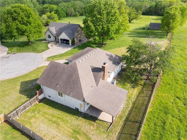 1008 NE Remington Court, Lee's Summit, MO 64086