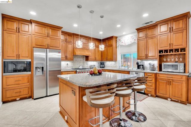 1653 Observation Ct, Antioch, CA 94531