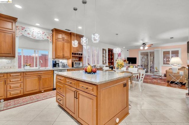 1653 Observation Ct, Antioch, CA 94531