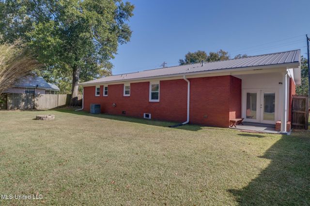 328 Seal Avenue, Long Beach, MS 39560