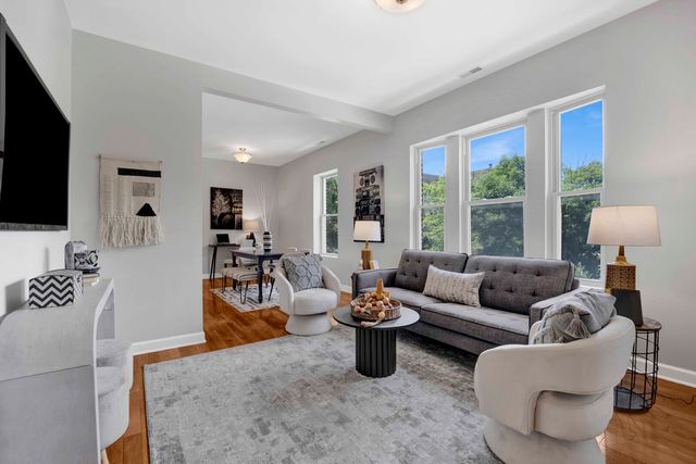 1457 W Thome Avenue 2, Chicago, IL 60660
