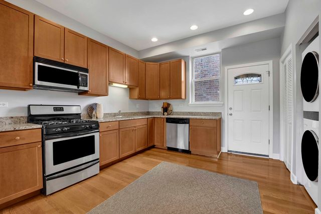 1457 W Thome Avenue 2, Chicago, IL 60660