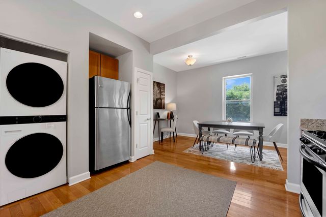 1457 W Thome Avenue 2, Chicago, IL 60660