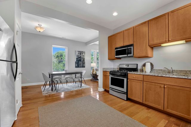 1457 W Thome Avenue 2, Chicago, IL 60660