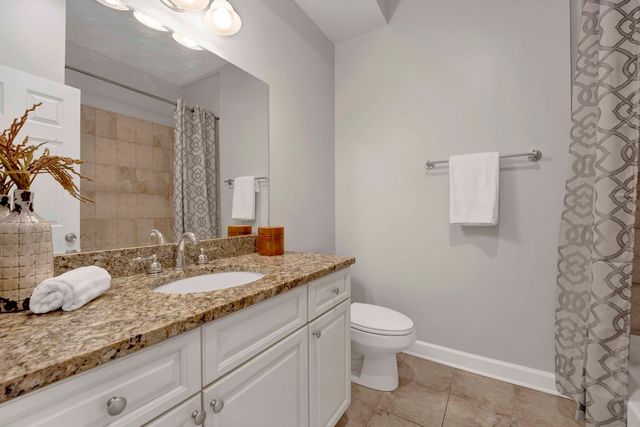 1457 W Thome Avenue 2, Chicago, IL 60660