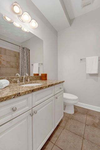 1457 W Thome Avenue 2, Chicago, IL 60660
