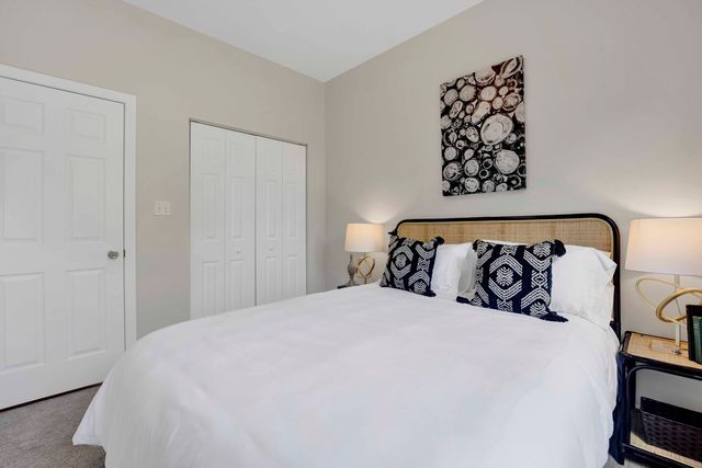 1457 W Thome Avenue 2, Chicago, IL 60660