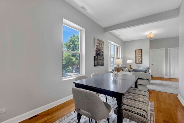 1457 W Thome Avenue 2, Chicago, IL 60660