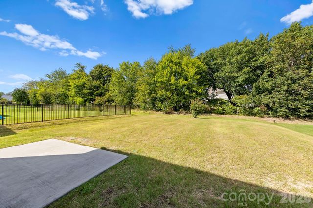 12866 Canterbury Castle Drive, Charlotte, NC 28273