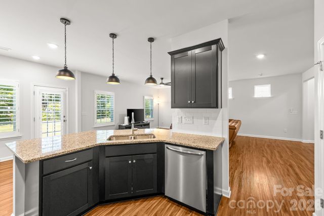 12866 Canterbury Castle Drive, Charlotte, NC 28273