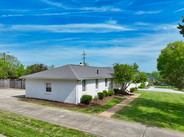 5141 Regent Dr, Nashville, TN 37220