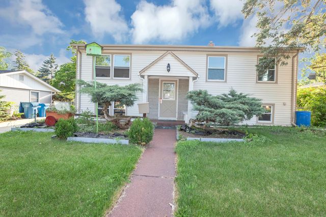 6710 APPLETREE Street, Hanover Park, IL 60133