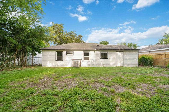 9409 Fairland Drive, Houston, TX 77051