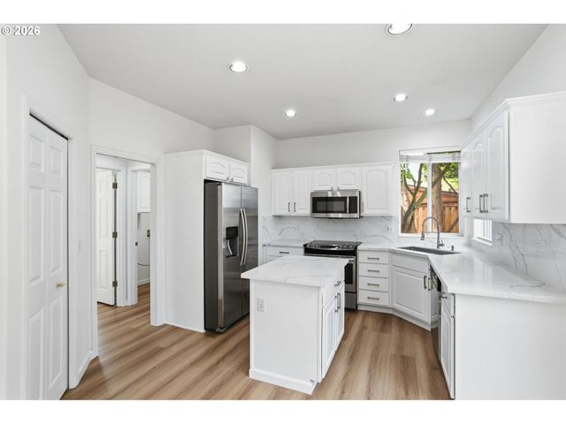 8911 Sw GRAVENSTEIN Ln, Tigard, OR 97224