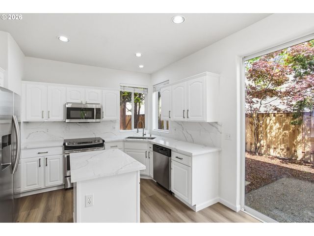 8911 Sw GRAVENSTEIN Ln, Tigard, OR 97224