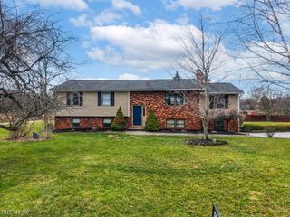 2190 Waterbury Drive, Uniontown, OH 44685