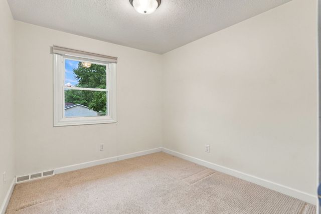 4657 N Sturdevant Street, Davenport, IA 52806