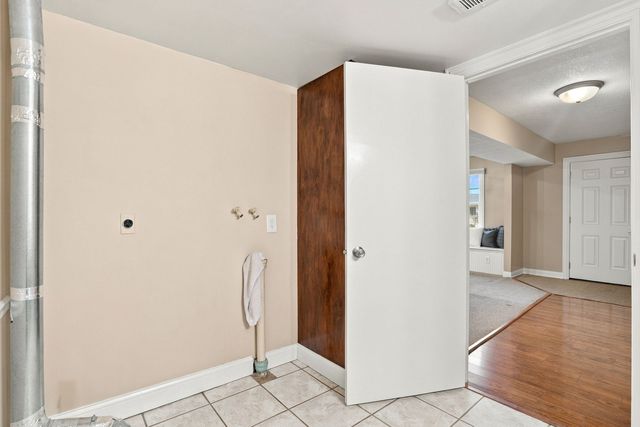 4657 N Sturdevant Street, Davenport, IA 52806