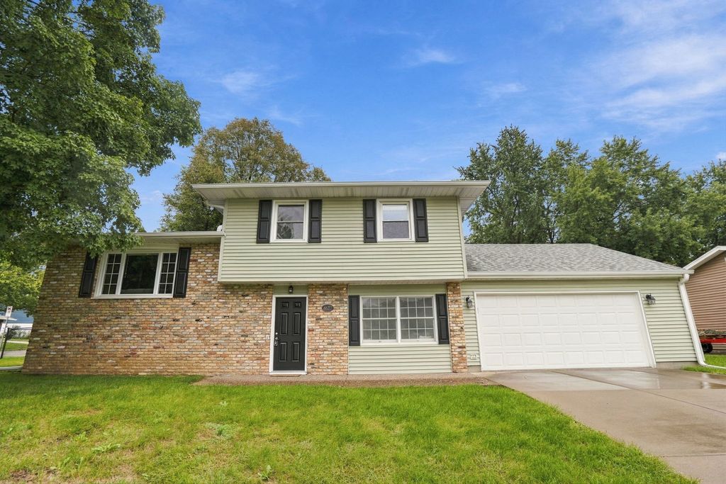 4657 N Sturdevant Street, Davenport, IA 52806