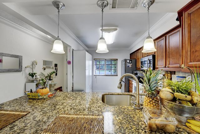 4040 Crystal Lake Drive 101, Pompano Beach, FL 33064