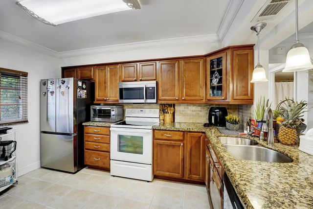 4040 Crystal Lake Drive 101, Pompano Beach, FL 33064