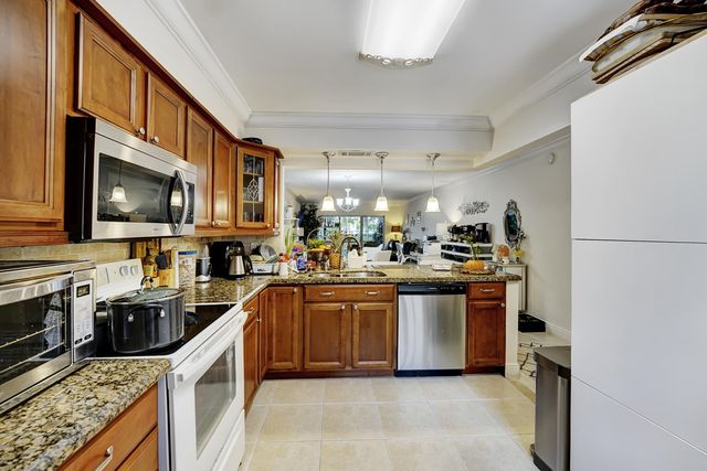 4040 Crystal Lake Drive 101, Pompano Beach, FL 33064