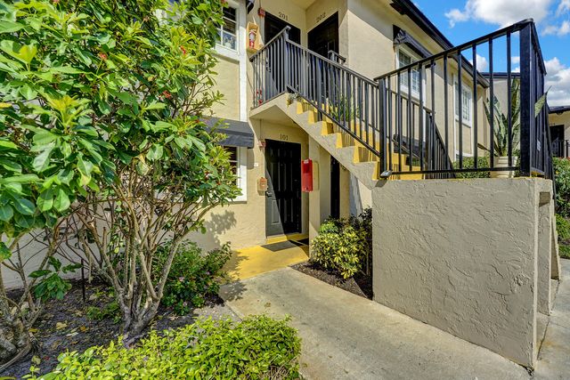 4040 Crystal Lake Drive 101, Pompano Beach, FL 33064