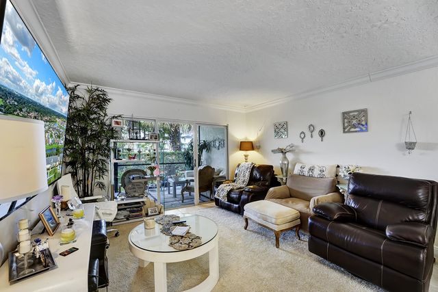 4040 Crystal Lake Drive 101, Pompano Beach, FL 33064