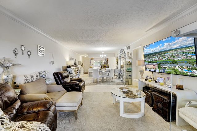 4040 Crystal Lake Drive 101, Pompano Beach, FL 33064