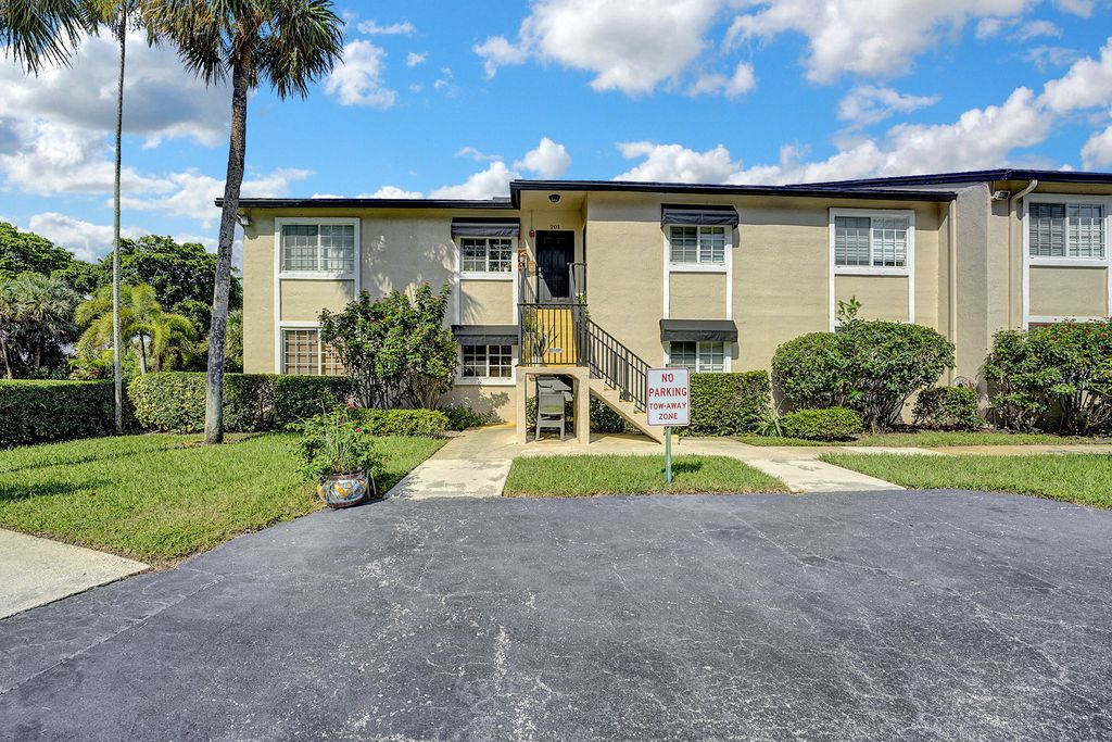 4040 Crystal Lake Drive 101, Pompano Beach, FL 33064