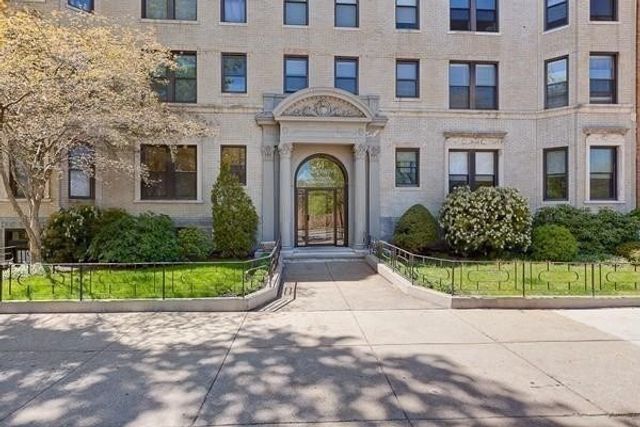61 Park Dr 10, Boston, MA 02215