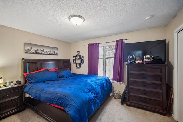 320 E Hughes Avenue, Des Moines, IA 50315