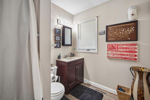 320 E Hughes Avenue, Des Moines, IA 50315