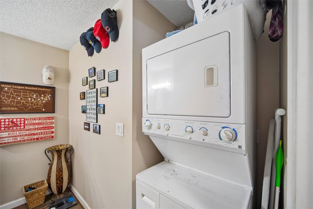 320 E Hughes Avenue, Des Moines, IA 50315