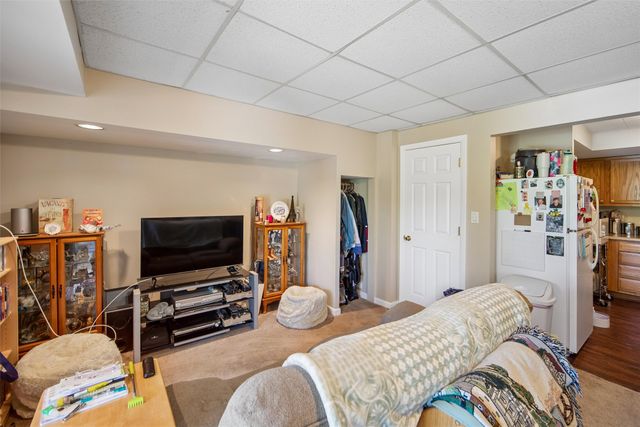320 E Hughes Avenue, Des Moines, IA 50315