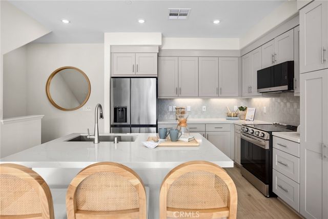 723 E Route 66, Glendora, CA 91740