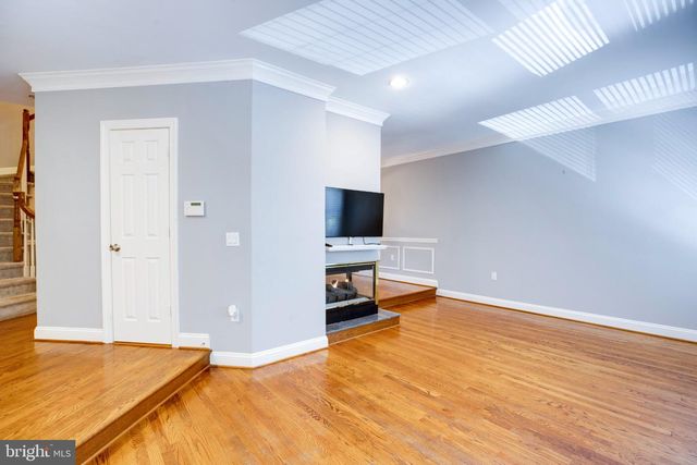 2914 OAKTON CREST PL, Vienna, VA 22181