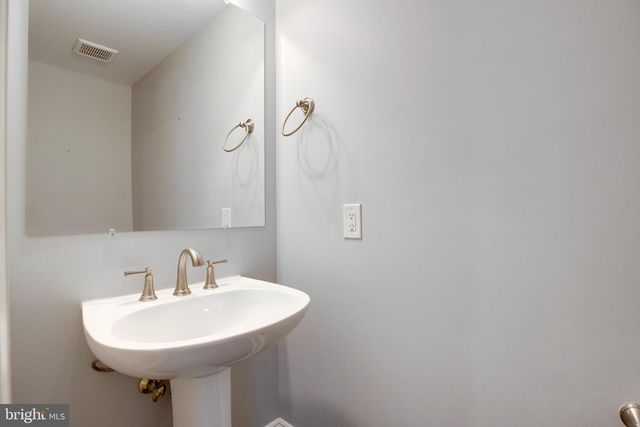 2914 OAKTON CREST PL, Vienna, VA 22181