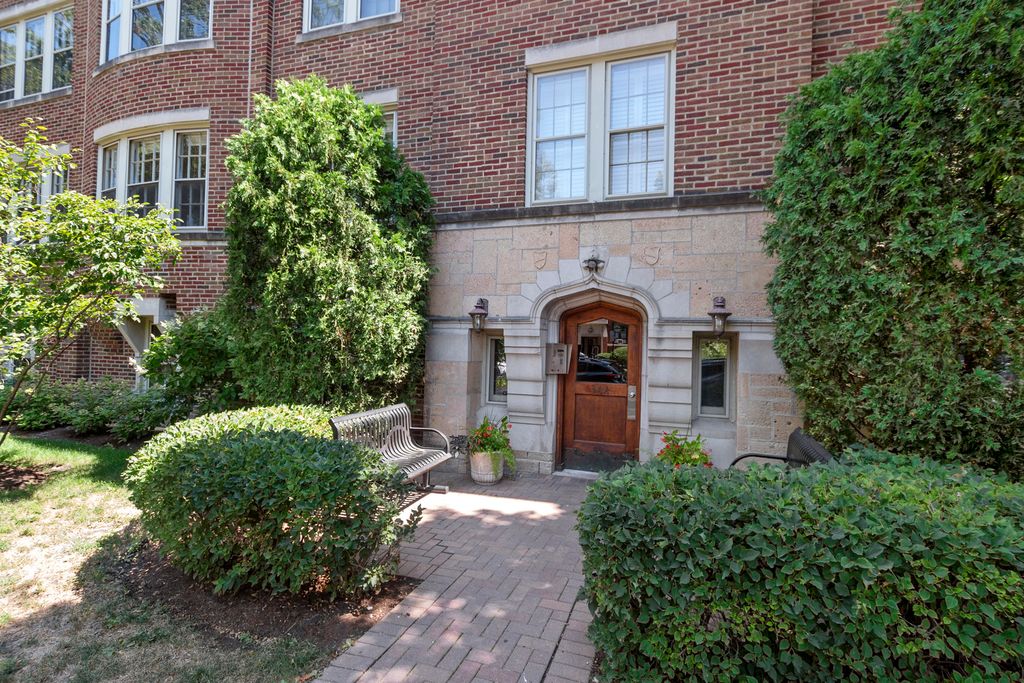 344 S MAPLE Avenue 3B, Oak Park, IL 60302