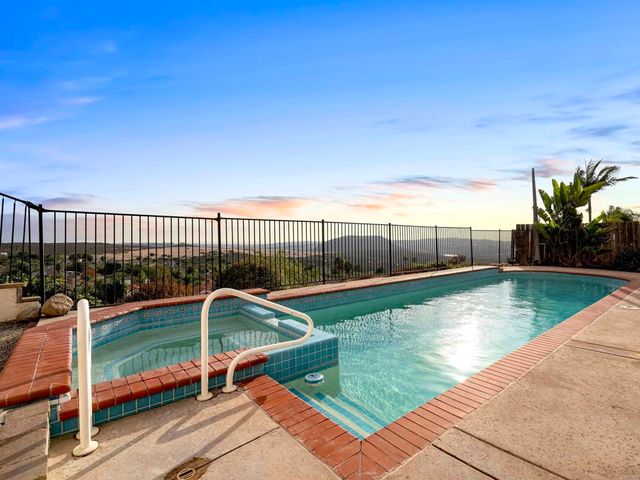 5048 Viewridge Way, Oceanside, CA 92056