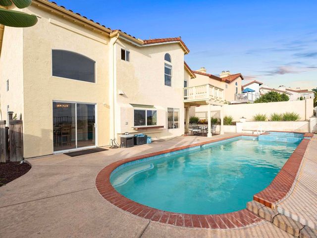 5048 Viewridge Way, Oceanside, CA 92056