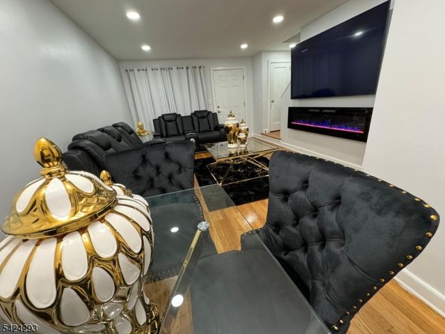 130 Glenbrook Pkwy, Englewood City, NJ 07631