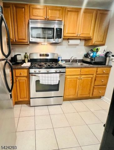 130 Glenbrook Pkwy, Englewood City, NJ 07631